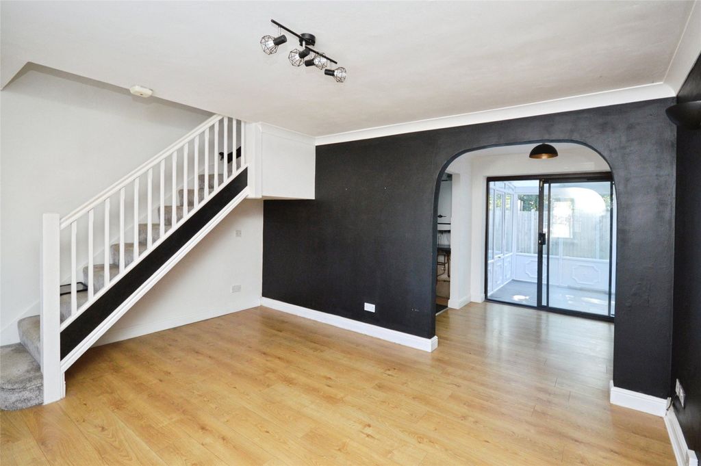 Property photo 2 of 9 Picture No. 12
