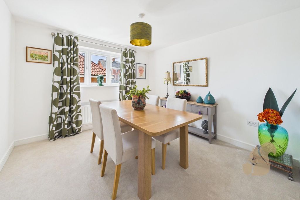 Property photo 3 of 29 Dining Room