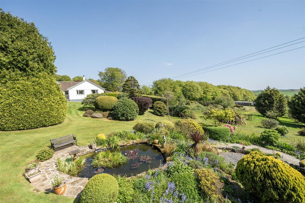 Property photo 2 of 37