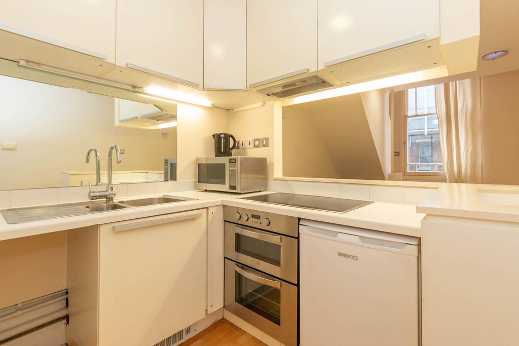 Property photo 2 of 9 Kitchen