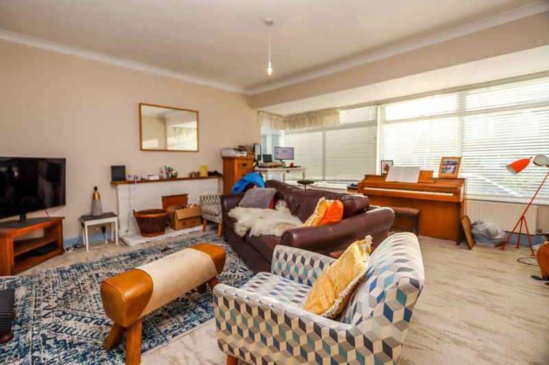Property photo 2 of 11 Lounge