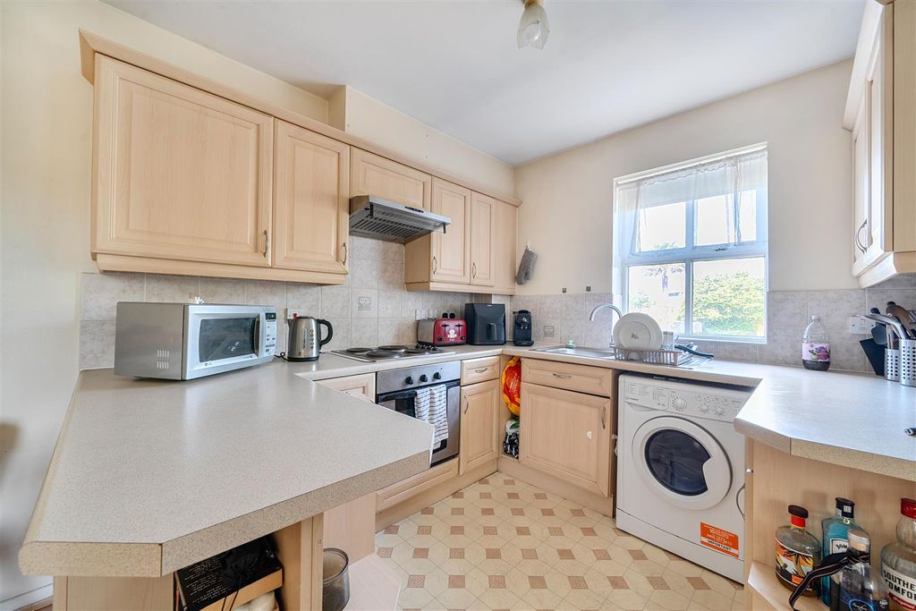 Property photo 2 of 8 Kitchen.Jpg