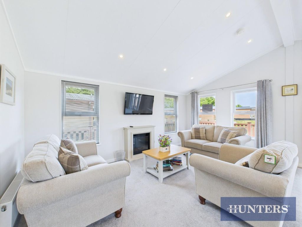 Property photo 2 of 9 Cam05333G0-Pr0138-Still009.Jpg