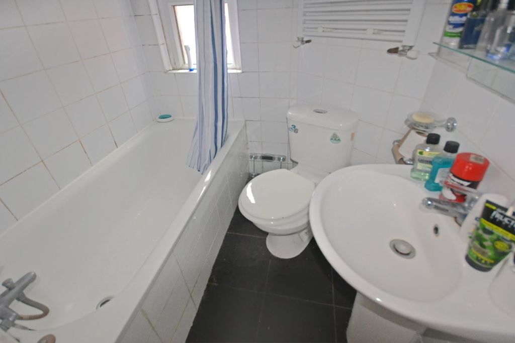Property photo 3 of 4