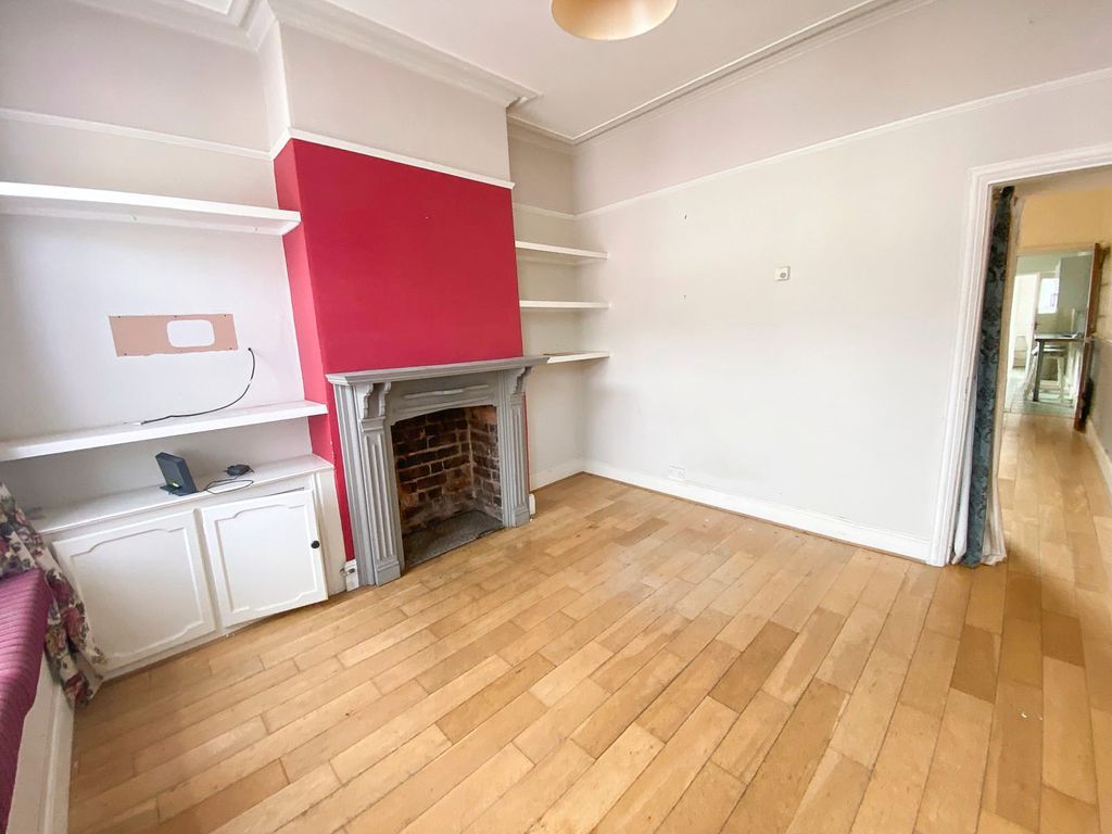 Property photo 2 of 20