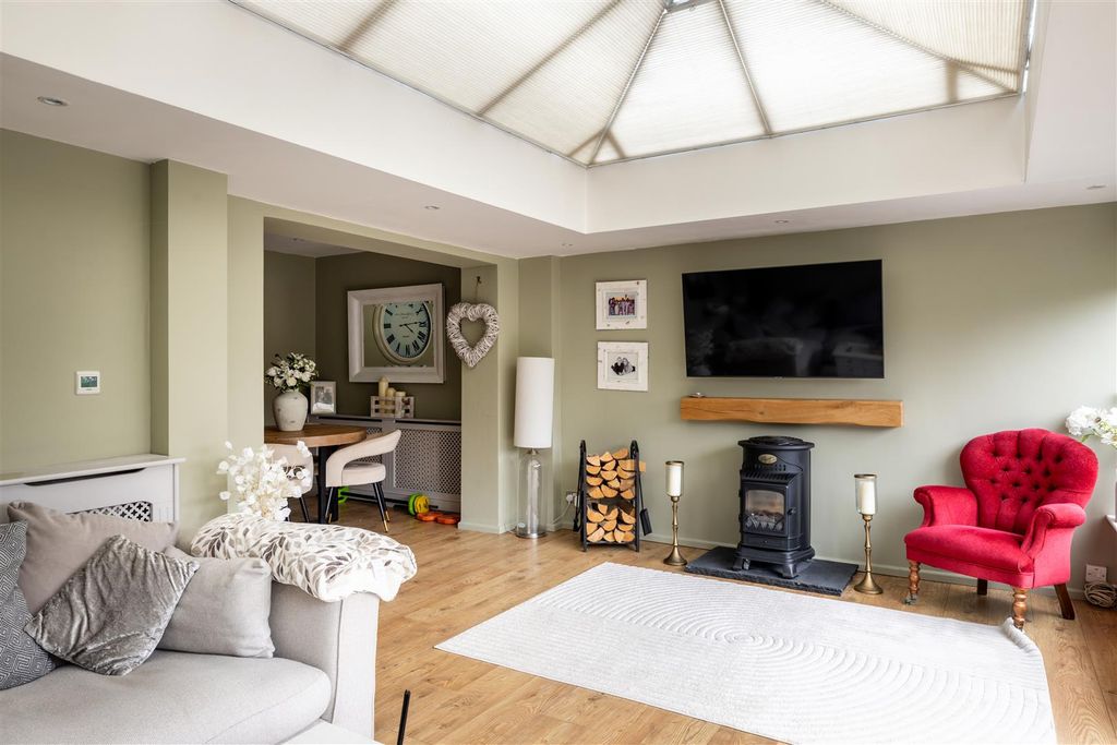 Property photo 2 of 23