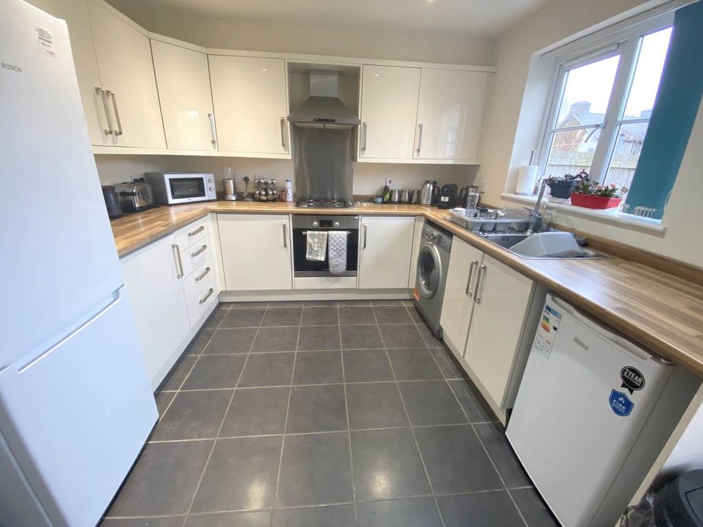 Property photo 2 of 13 Kitchen