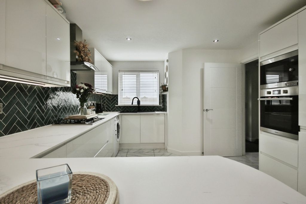 Property photo 3 of 24 4446327