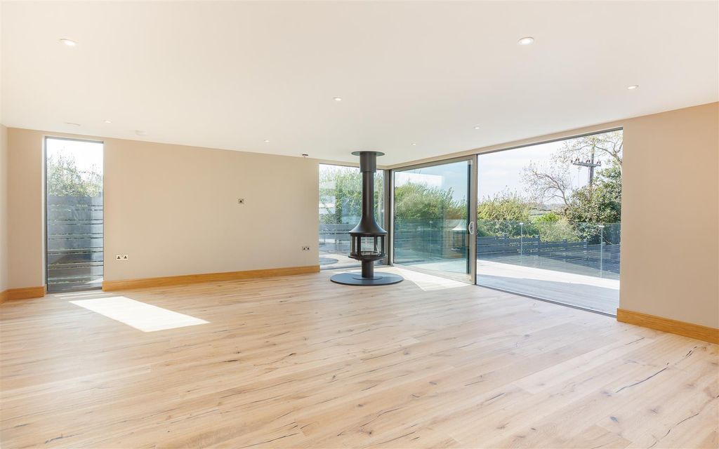 Property photo 3 of 44 Open Plan Living 1-1