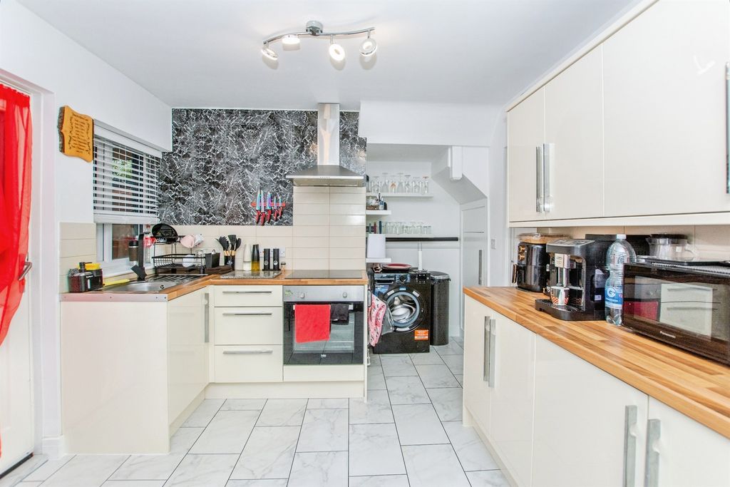 Property photo 2 of 20