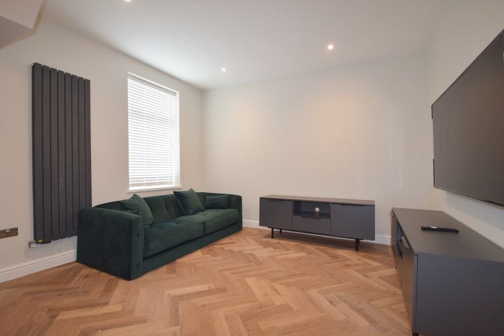 Property photo 3 of 11 Photo 5