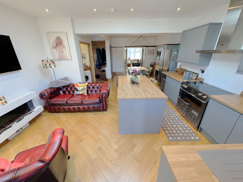 Property photo 3 of 31 Family Dining Kitchen