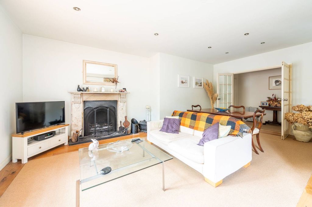 Property photo 1 of 31