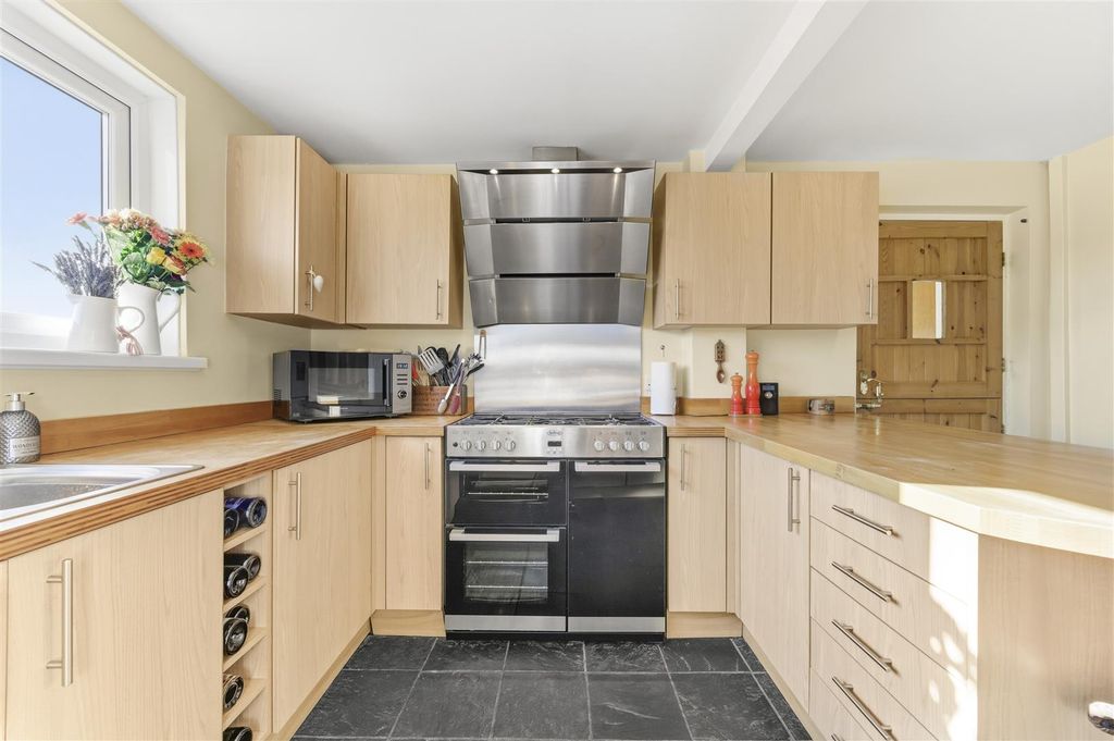 Property photo 3 of 26