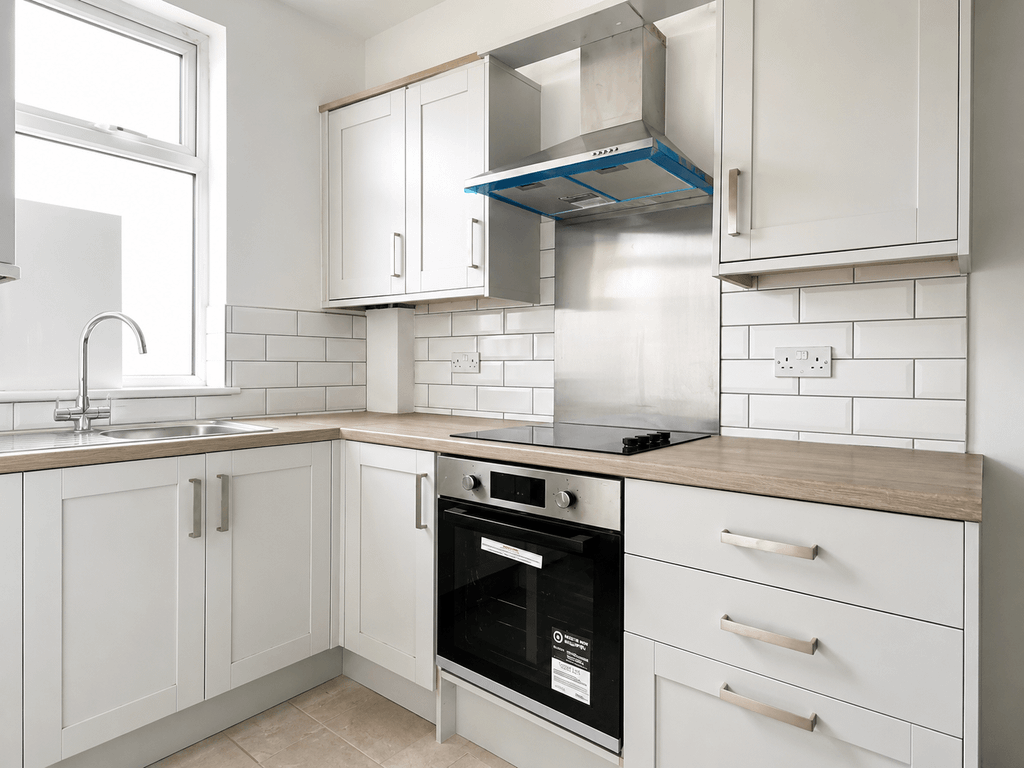 Property photo 1 of 5 2 Bed Flat To Rent Spencer Road, London Sw20 0Qn
