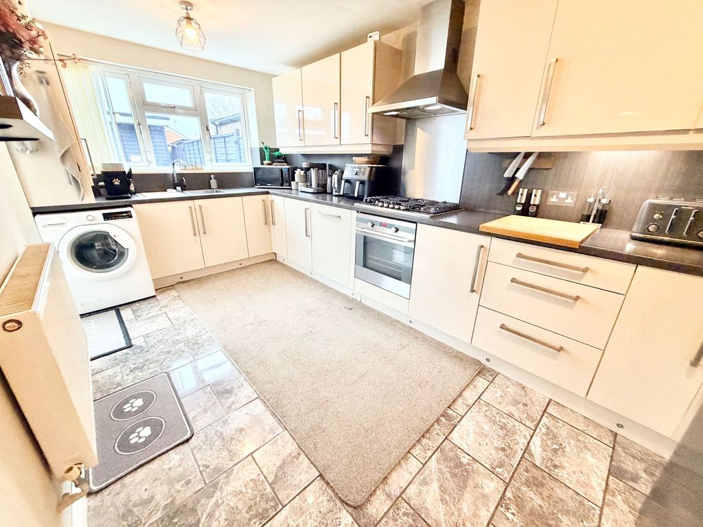 Property photo 3 of 25