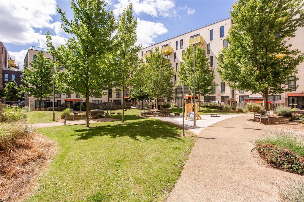 Property photo 1 of 13 Communal Gardens