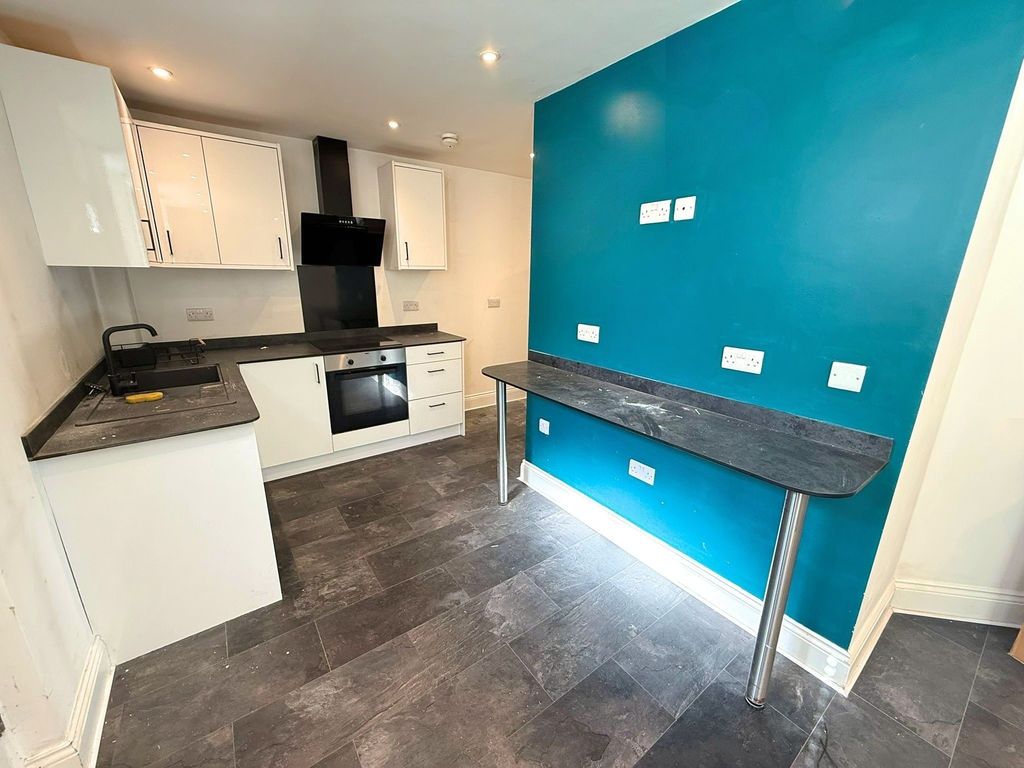 Property photo 3 of 6 Kitchen