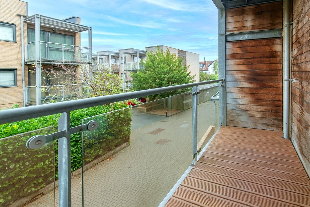 Property photo 3 of 8 Picture No. 17