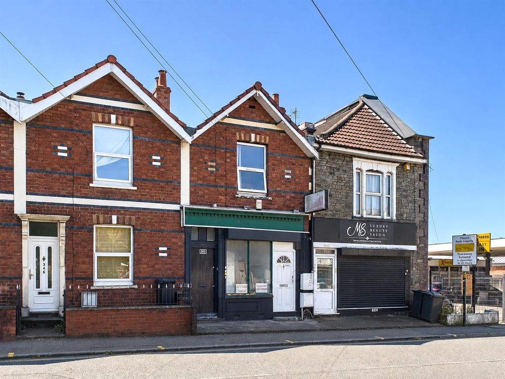 Property photo 1 of 19 Mixed-Use Invesmtnet 2 x Flats And Shop For Auctio