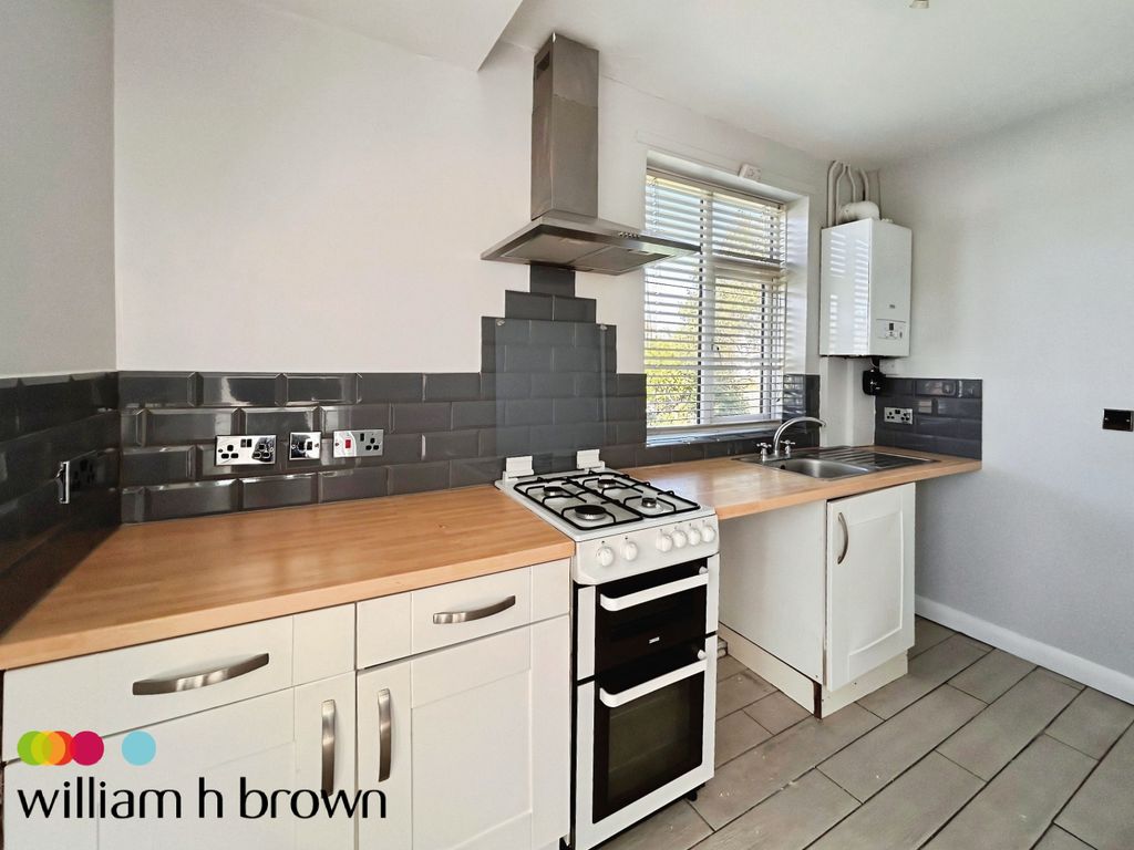 Property photo 3 of 15 Kitchen