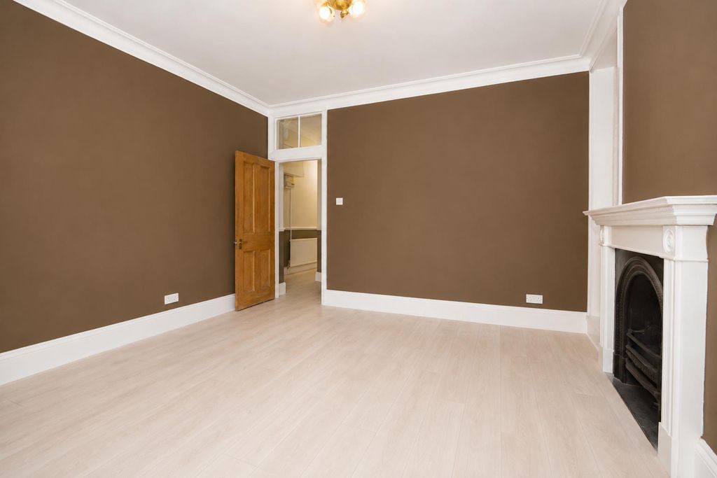 Property photo 3 of 12 Ed1E342c-E739-428F-91A9-Fc746B1Ccfe6.Png