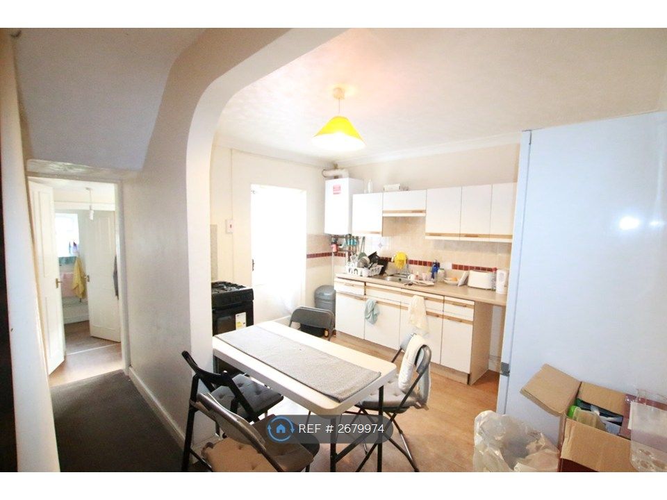 Property photo 2 of 11 Kitchen Before Refurbishment