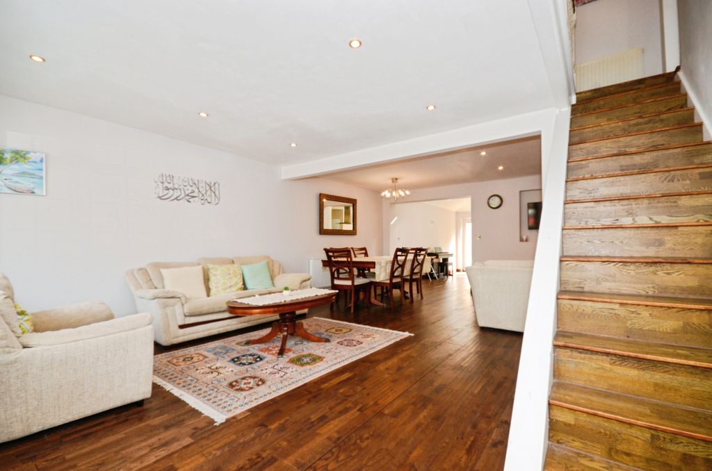 Property photo 3 of 18 Living/Dining