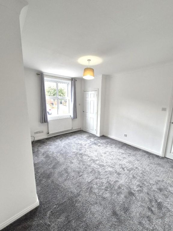 Property photo 3 of 16 1000007497.Jpg