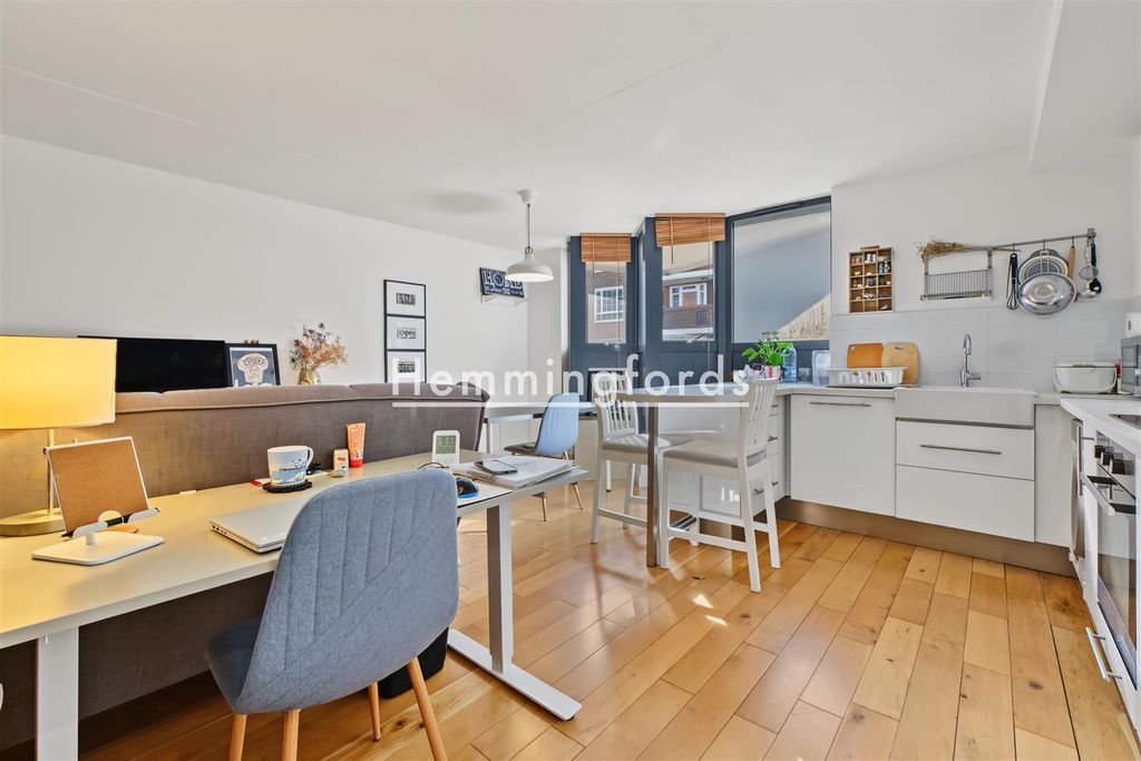 Property photo 1 of 15 Murray Grove N1-13.Jpg