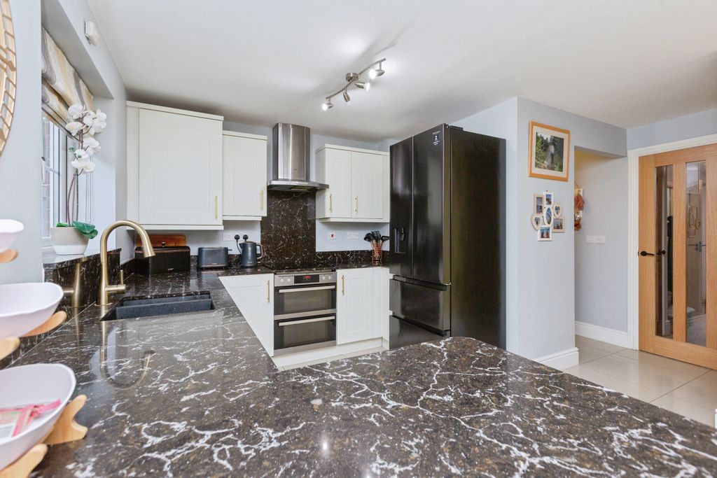 Property photo 1 of 15 Kitchen/Dining Room