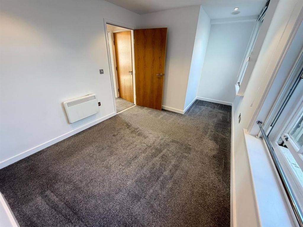 Property photo 3 of 6 Flat 1 Wharf Place Bedroom.Jpg