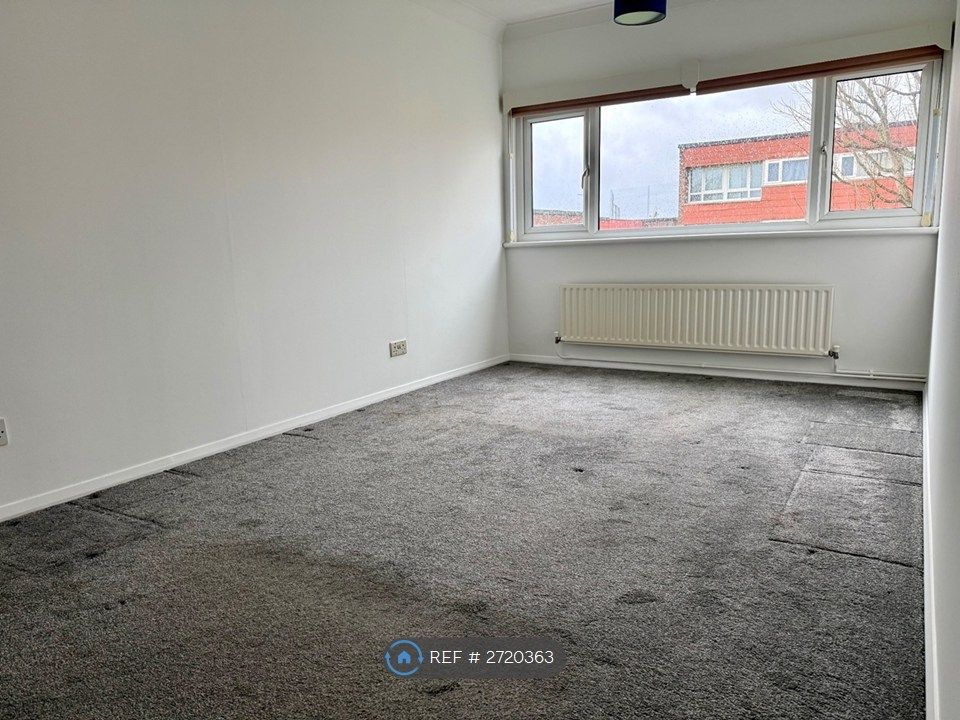 Property photo 3 of 7 Bedroom 1