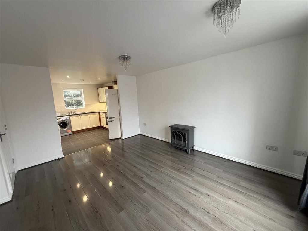 Property photo 3 of 9 Lounge