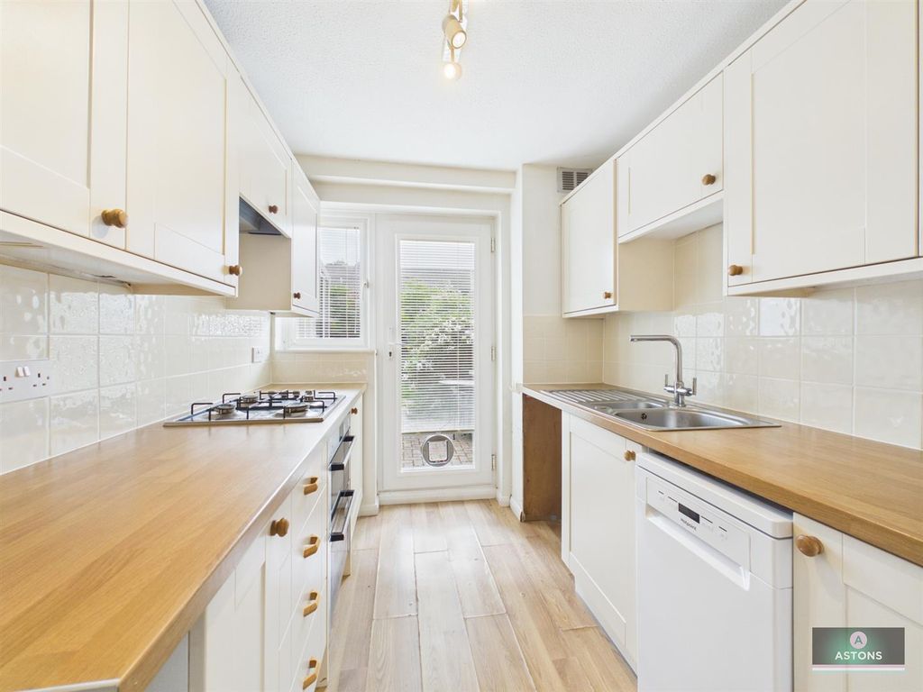 Property photo 3 of 16 Cam02067G0-Pr0274-Still006.Jpg
