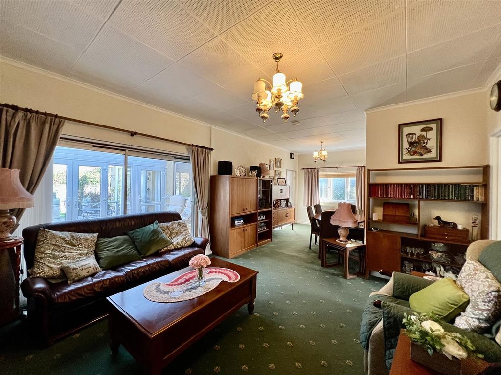 Property photo 2 of 26 Sitting/Dining Room