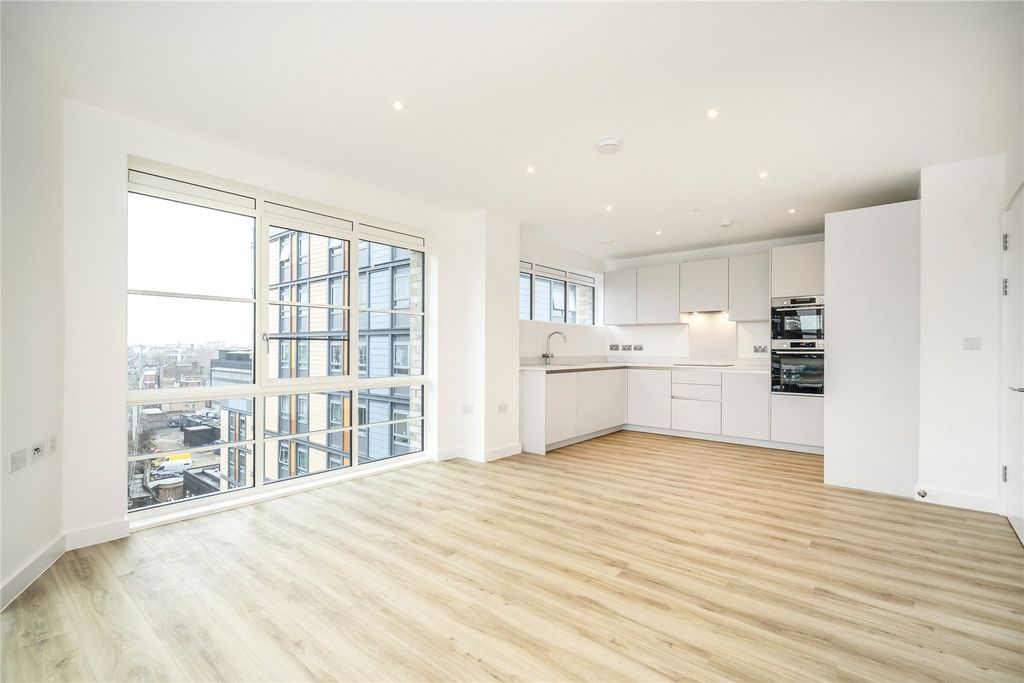 Property photo 2 of 15 Picture No. 12