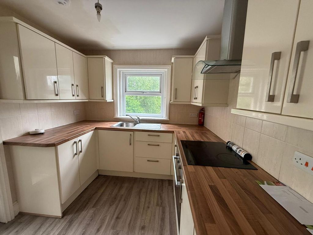 Property photo 2 of 7 Kitchen