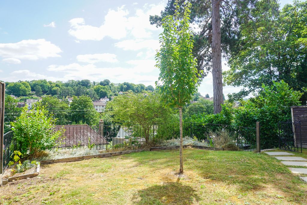Property photo 3 of 20 Front Garden