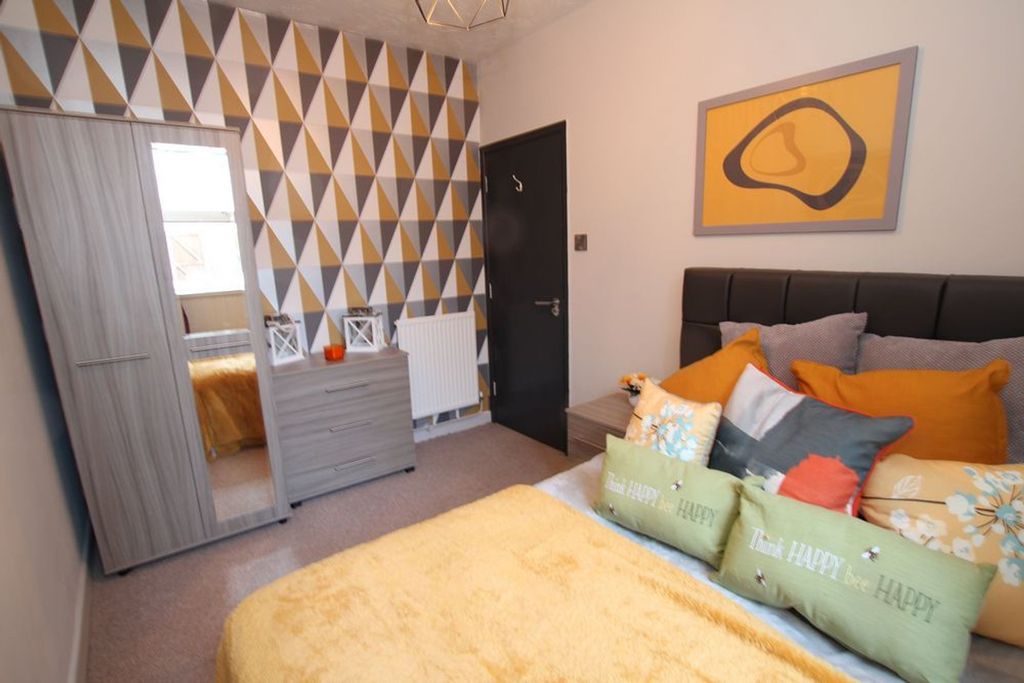 Property photo 2 of 8 Photo 5