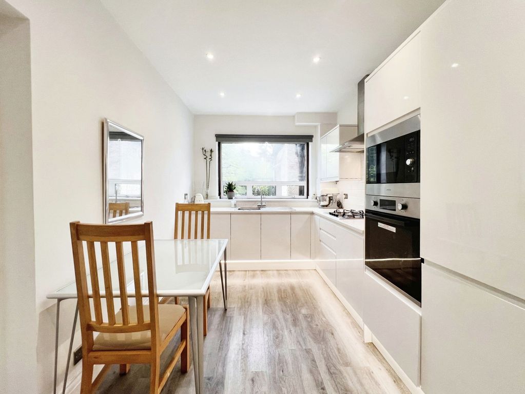 Property photo 3 of 23 Kitchen