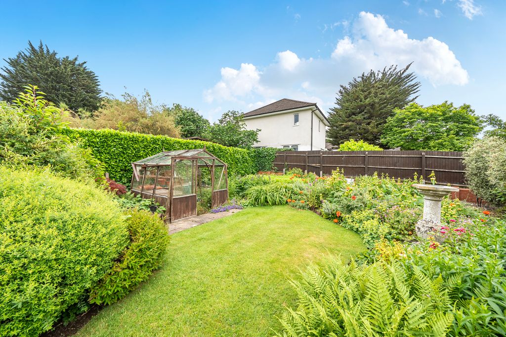 Property photo 2 of 18 Garden