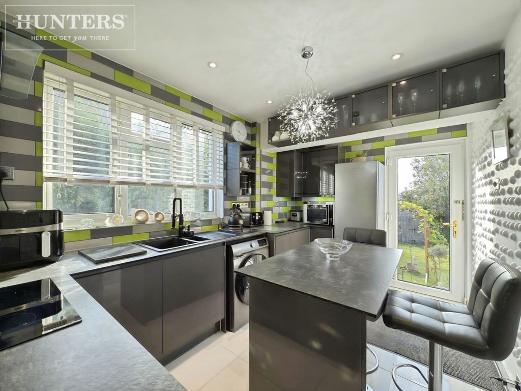 Property photo 3 of 19 Pbox-Kitchen-335883.Jpeg