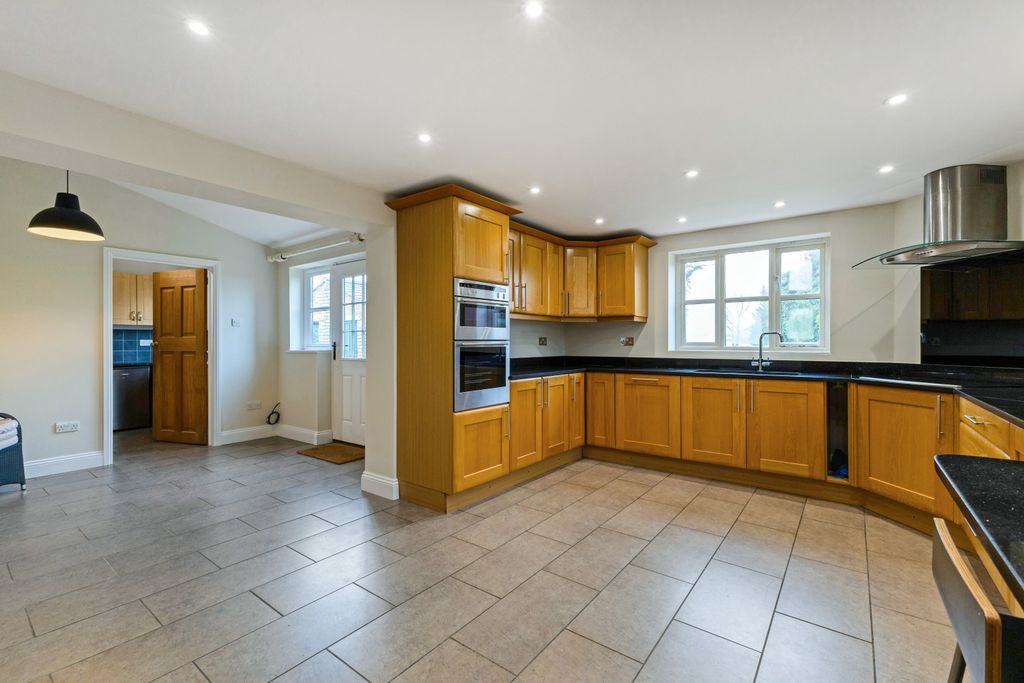 Property photo 2 of 25