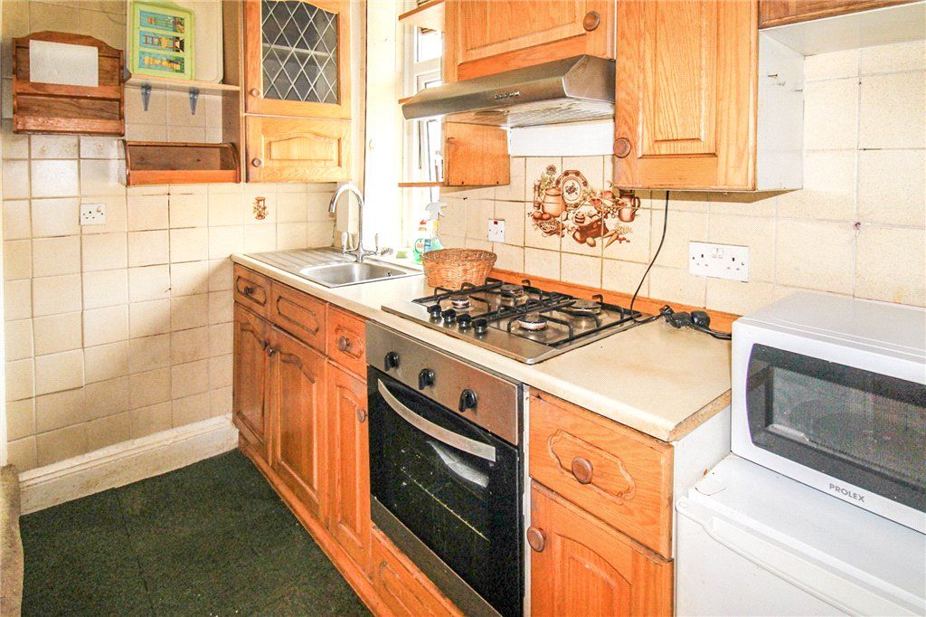 Property photo 3 of 9 Kitchen