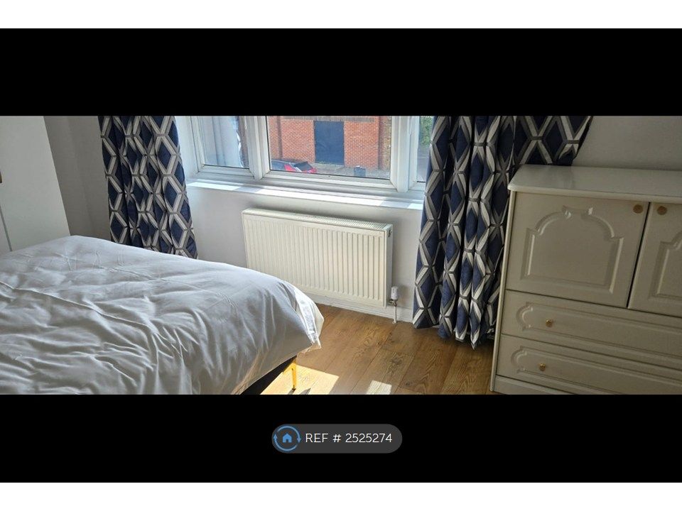 Property photo 2 of 14 Road Side Large Master Double Bed Room