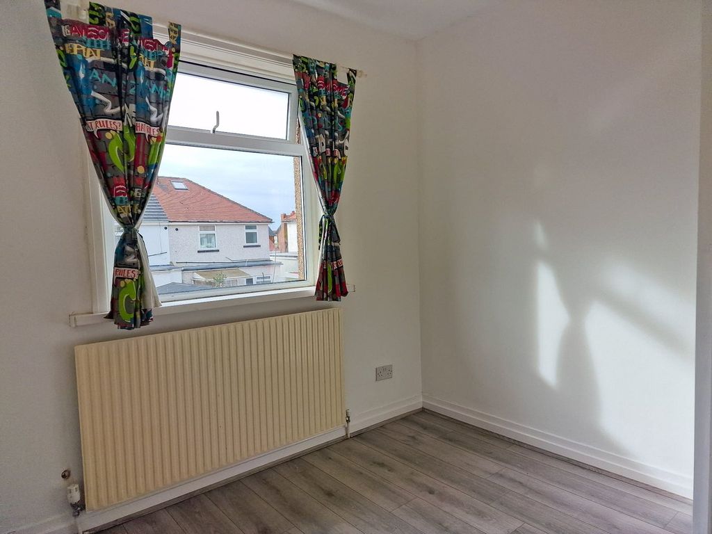 Property photo 2 of 16 Bedroom