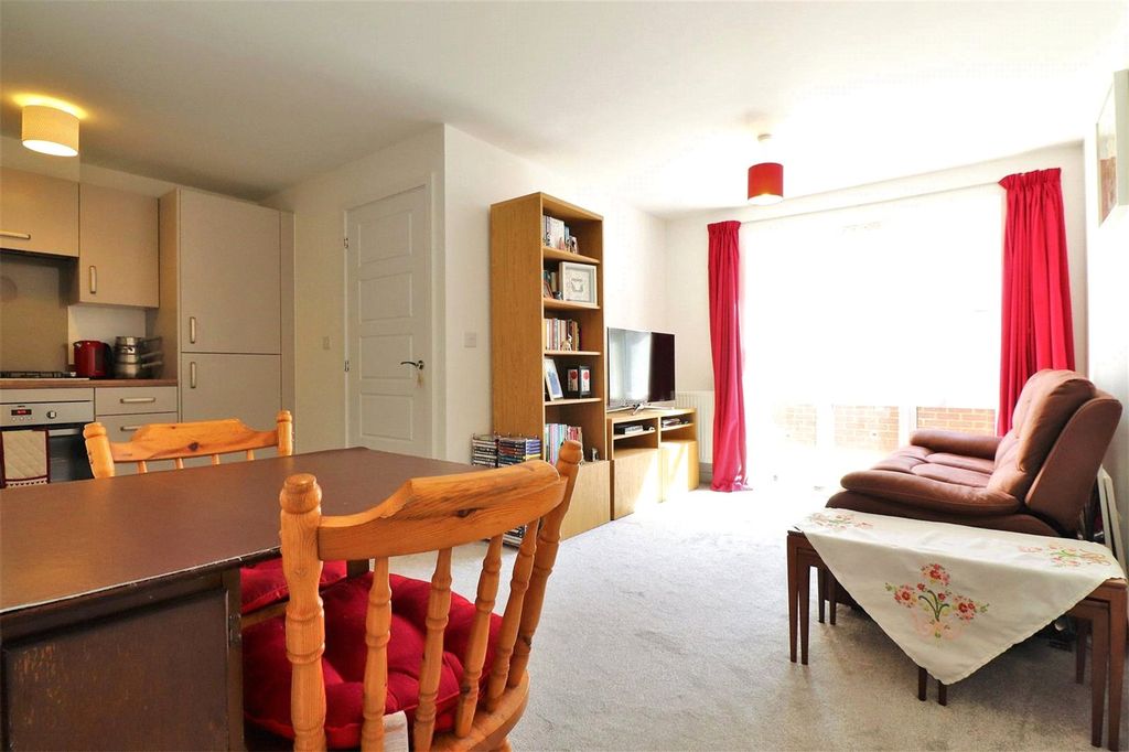 Property photo 2 of 12 Lounge