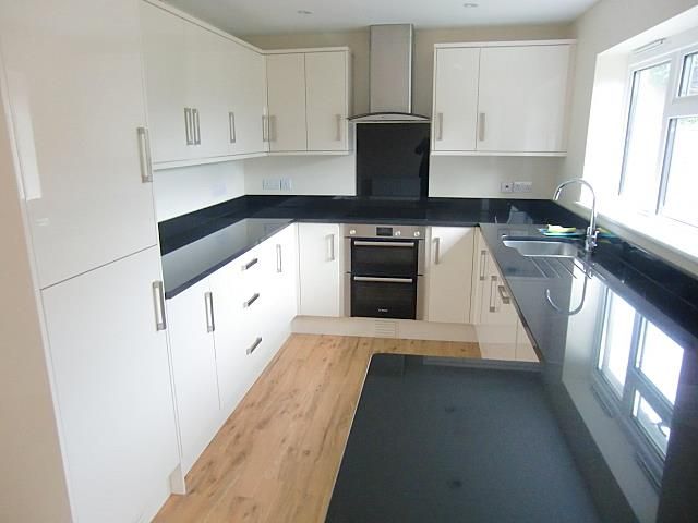 Property photo 3 of 7 10 Seafield Road Kitchen.Jpg