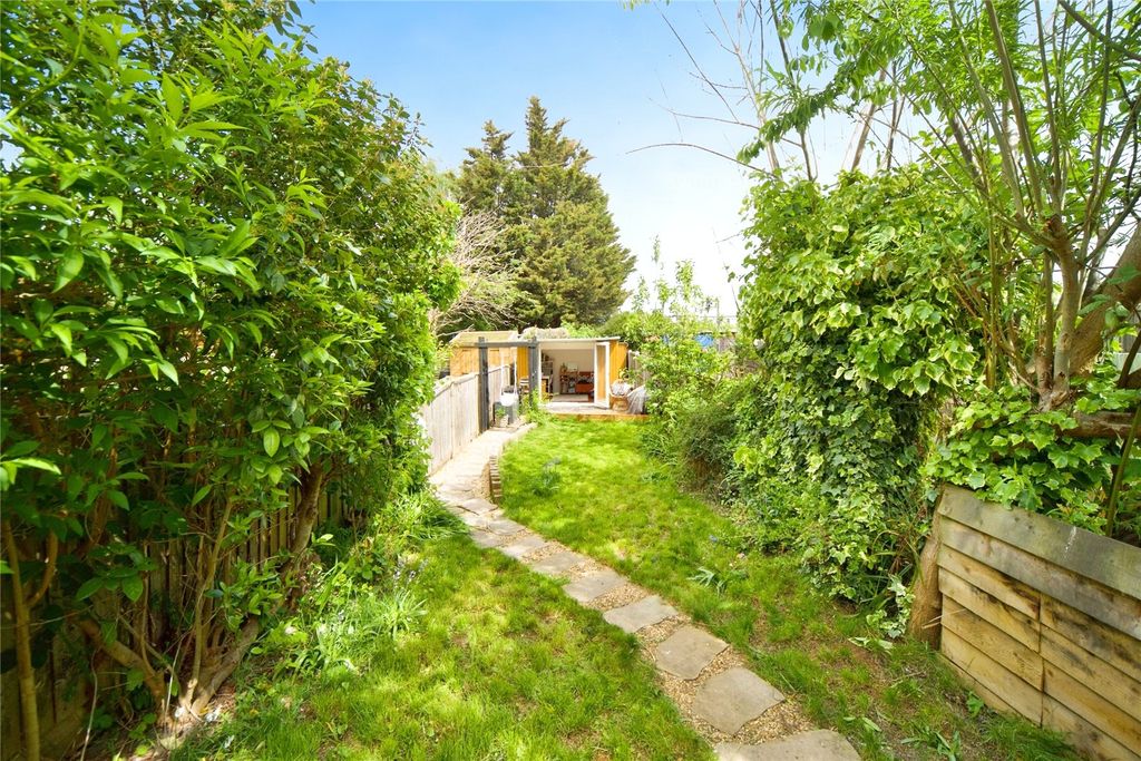 Property photo 2 of 17 Picture No. 16
